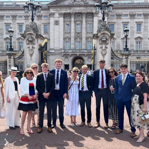 Hill House Celebrates Gold DofE at Buckingham Palace!